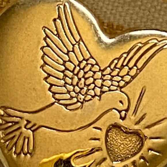 The Variety Club I 1997 Gold Heart Pin I Children's Charity - Picture 6 of 14